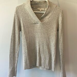 Basic grey cable knit v-neck sweater long sleeve fitted small